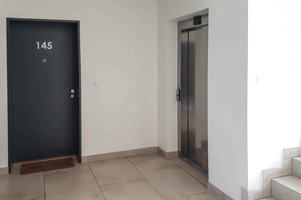 Onsite Free Garage Parking, 10Min Centre By Bus Apartment Praha Bagian luar foto